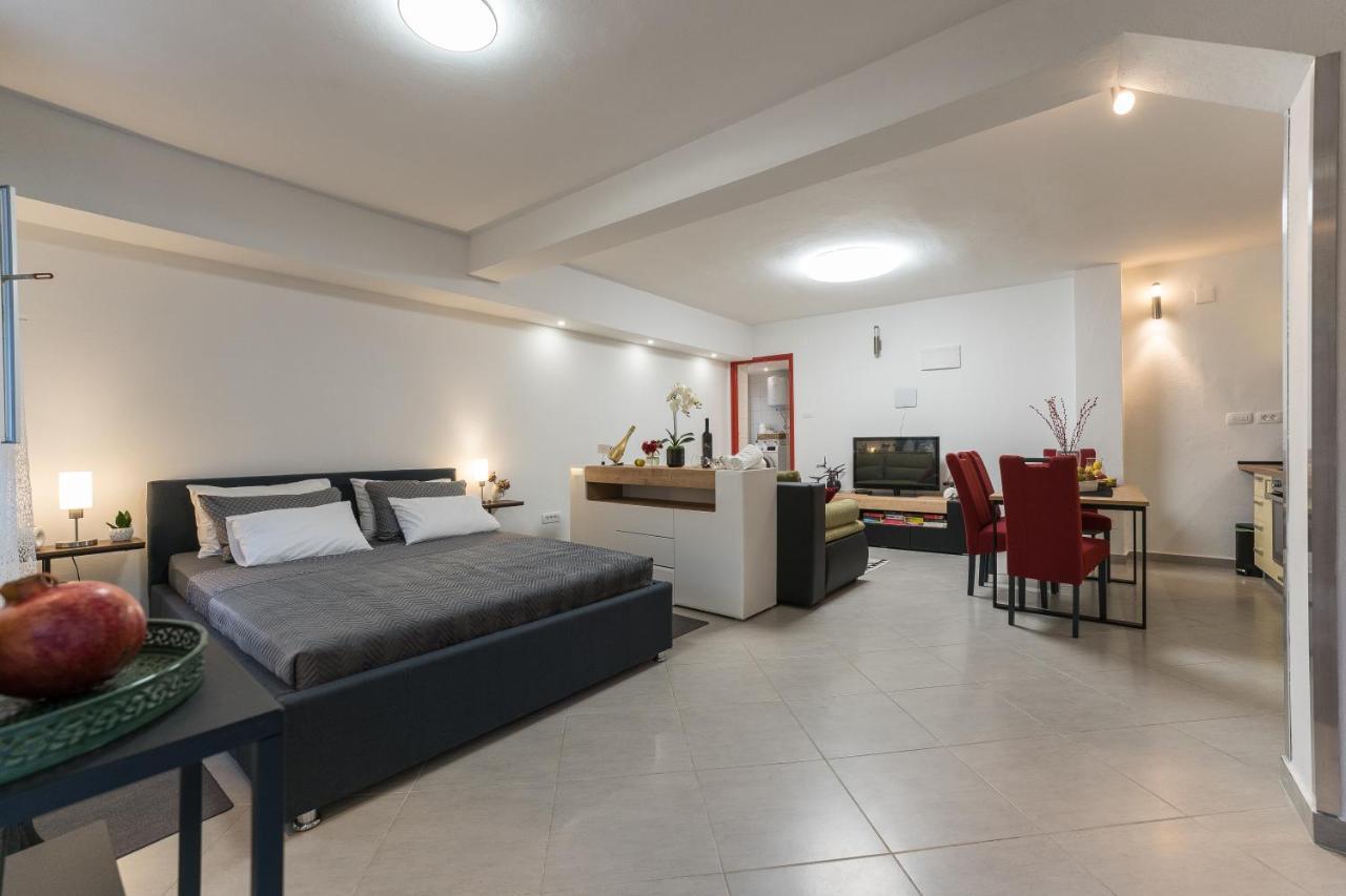 Mirakul Apartment *