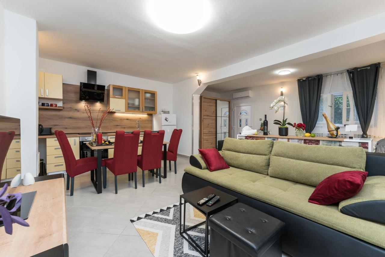 Mirakul Apartment